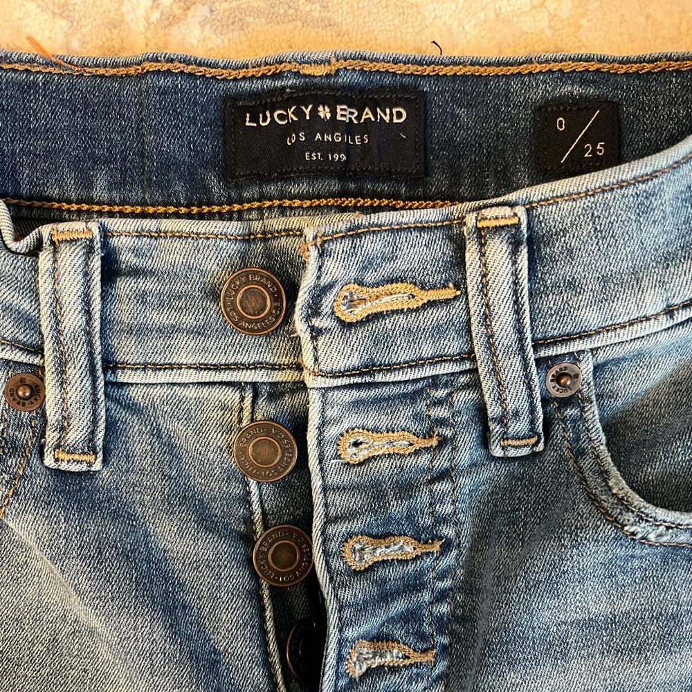Lucky brand high rise crop size 25/0. Worn only once or twice.